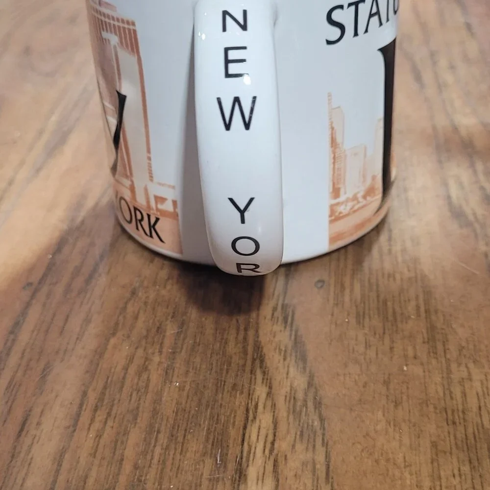 Statue Of Liberty New‎ York Souvenir Coffee Cup Mug- Tan White Skyscraper